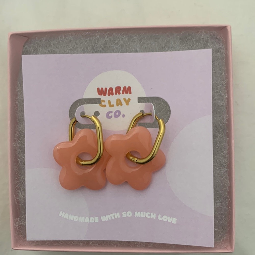 STUNNING BRAND NEW IN BOX FLOWER EARRINGS